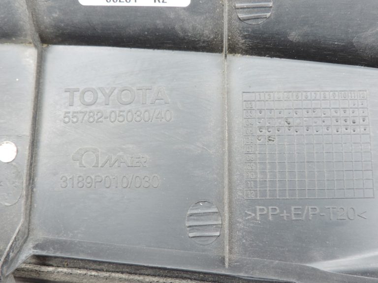 Oriģināls Toyota Avensis T25 vējstikla pārsegs kreisais deflektors