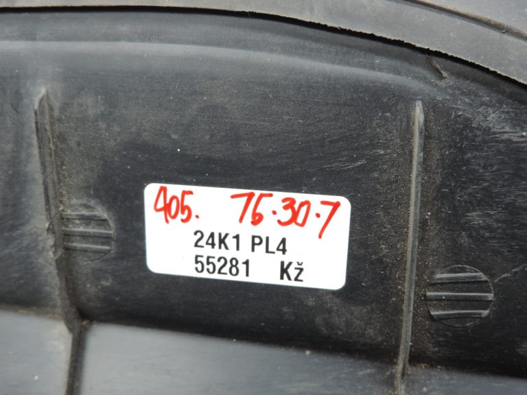 Oriģināls Toyota Avensis T25 vējstikla pārsegs kreisais deflektors