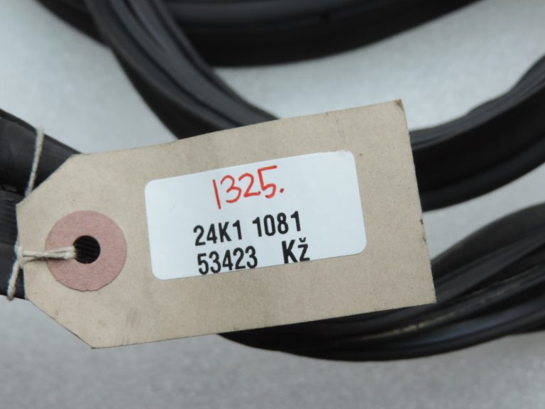 Oriģināls Toyota Avensis T25 Liftback aizmugurējo durvju blīvējums DEFECTIVE 6788105071