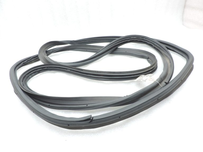 Oriģināls Toyota Avensis T25 Liftback aizmugurējo durvju blīvējums DEFECTIVE 6788105071