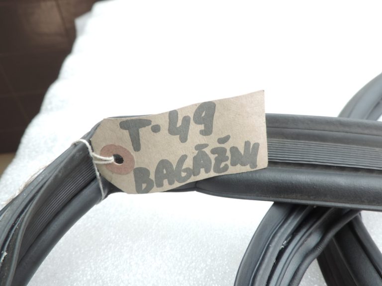 Oriģināls Toyota Avensis T25 Liftback aizmugurējo durvju blīvējums DEFECTIVE 6788105071