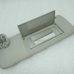 Oriģināls Toyota Avensis T25 saules aizsarglīdzeklis kreisajā pusē (ar brīdinājumu par gaisa spilvena atvēršanu) 7432005161161B1