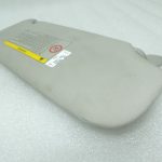 Oriģināls Toyota Avensis T25 saules aizsarglīdzeklis kreisajā pusē (ar brīdinājumu par gaisa spilvena atvēršanu) 7432005161161B1