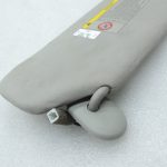 Oriģināls Toyota Avensis T25 saules aizsarglīdzeklis kreisajā pusē (ar brīdinājumu par gaisa spilvena atvēršanu) 7432005161161B1