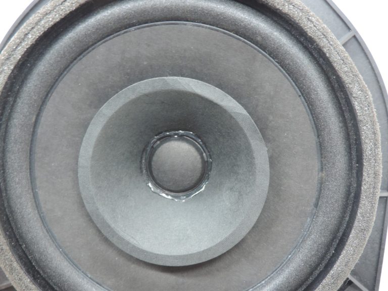 Oriģināls Toyota Avensis T25 aizmugurējais skaļrunis Labais kreisais 8616002380