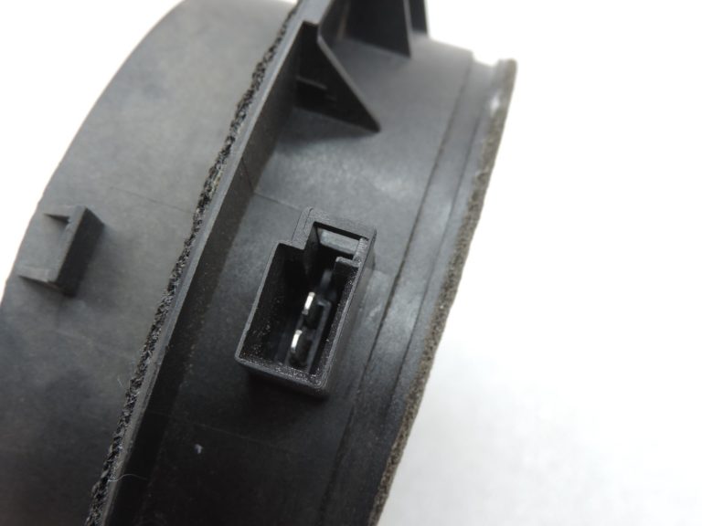 Oriģināls Toyota Avensis T25 aizmugurējais skaļrunis Labais kreisais 8616002380