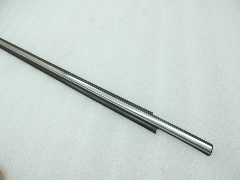 Toyota Avensis T25 Facelift Liftback Priekšējo labās puses durvju hroma līstes 7571020491
