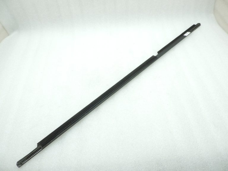 Toyota Avensis T25 Facelift Liftback Aizmugurējā labās puses durvju hromēta līstes 7573020291