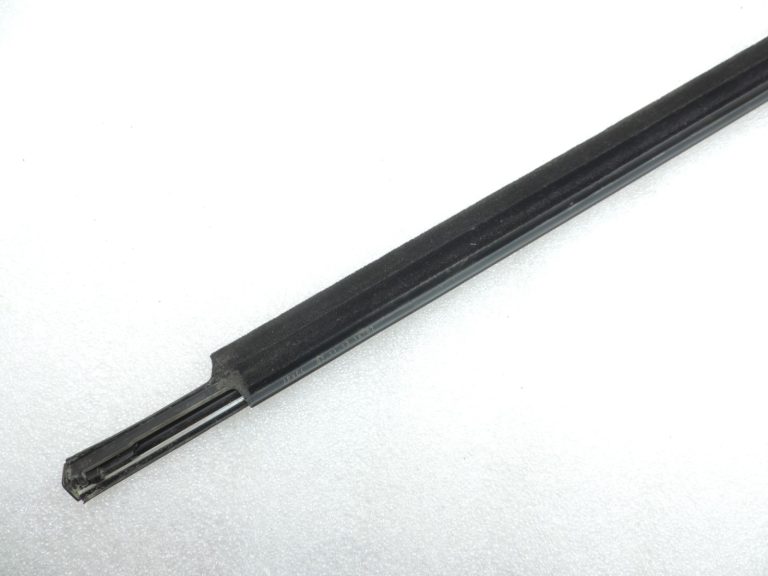 Toyota Avensis T25 Facelift Liftback Aizmugurējā labās puses durvju hromēta līstes 7573020291