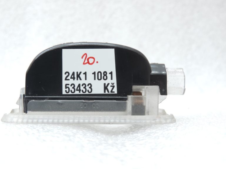 Toyota Avensis T25 salona apgaismojums ar slēdzi 8124005051