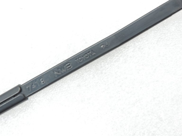 Oriģināls Toyota Avensis T25 Liftback Aizmugurējā tīrītāja rokturis 8524120190 85241-20190