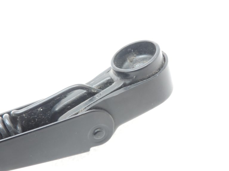 Oriģināls Toyota Avensis T25 Liftback Aizmugurējā tīrītāja rokturis 8524120190 85241-20190