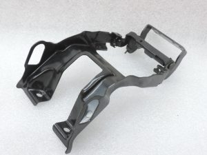 Oriģināla Toyota Avensis T25 centrālā roku balsta nodalījuma eņģe 5890705010