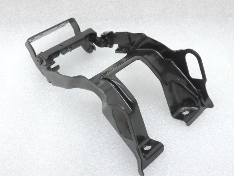Oriģināla Toyota Avensis T25 centrālā roku balsta nodalījuma eņģe 5890705010