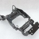 Oriģināla Toyota Avensis T25 centrālā roku balsta nodalījuma eņģe 5890705010