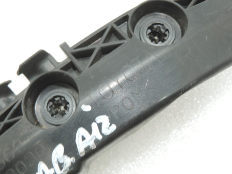 Toyota RAV4 III (XA30) Aizmugurējā bampera kronšteins Augšējais labais 5256242030