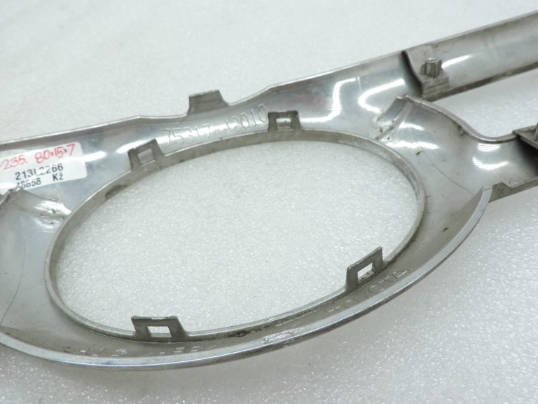 Oriģināls Toyota RAV4 III (XA30) priekšējais radiatora režģa hromēts vāks 7531742010