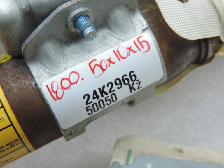 Oriģinālais Toyota RAV4 III XA30 Drošības modulis kreisajam aizkaram 6218042030