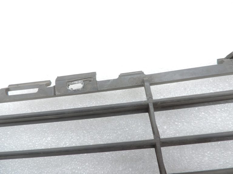 Oriģinālā Toyota Avensis T25 bampera režģis Režģis 5311205060