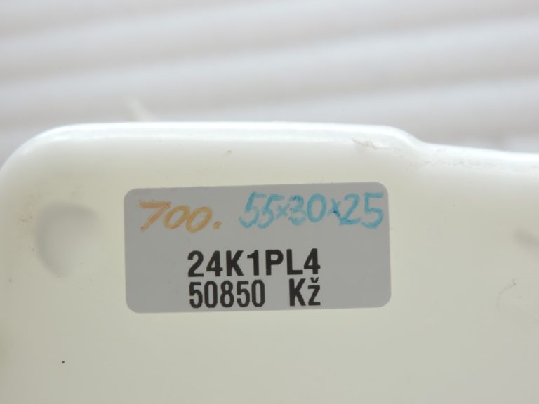 Oriģinālā Toyota Avensis T25 tīrītāju ūdens tvertne 8531502090 85315-02090