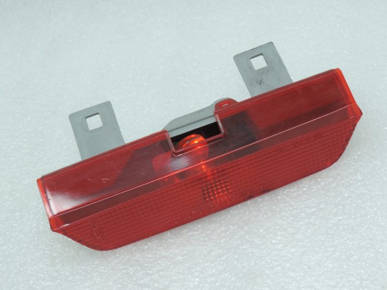 Oriģināls Toyota RAV4 II XA20 Trešais bremžu lukturis 8157049015B0 81570-49015-B0