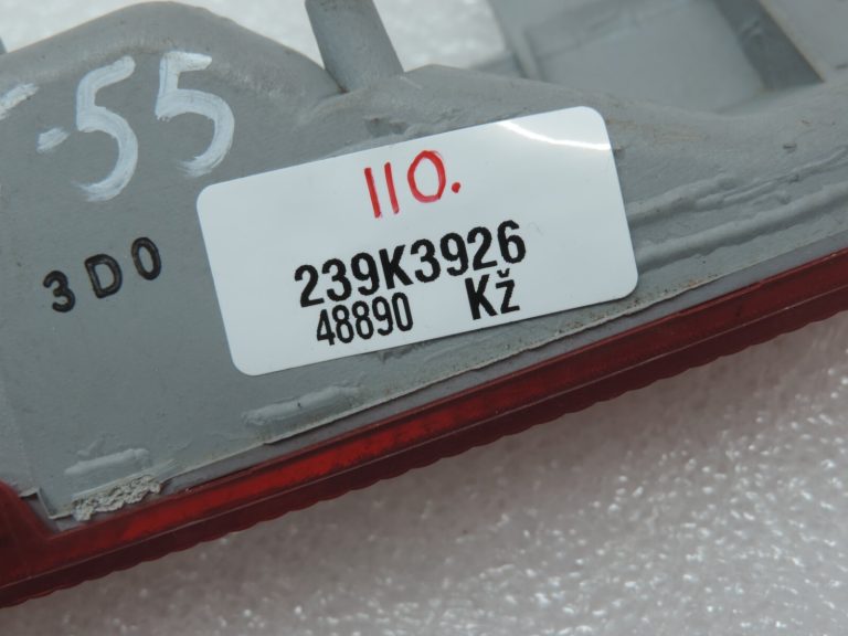 Oriģināls Toyota RAV4 II XA20 Trešais bremžu lukturis 8157049015B0 81570-49015-B0