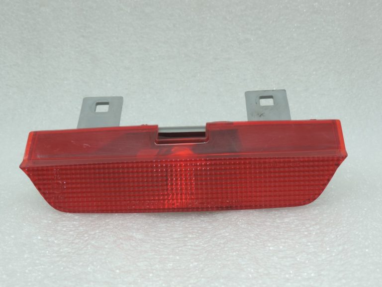 Oriģināls Toyota RAV4 II XA20 Trešais bremžu lukturis 8157049015B0 81570-49015-B0