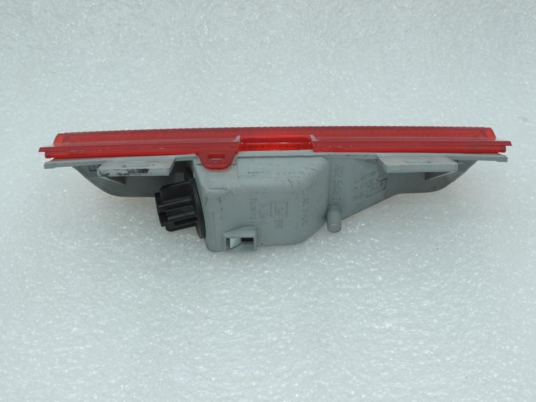 Oriģināls Toyota RAV4 II XA20 Trešais bremžu lukturis 8157049015B0 81570-49015-B0