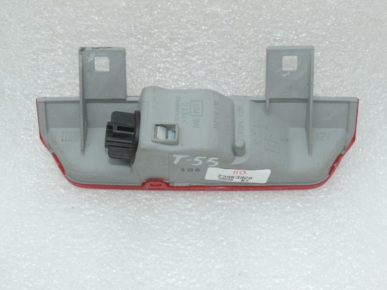 Oriģināls Toyota RAV4 II XA20 Trešais bremžu lukturis 8157049015B0 81570-49015-B0
