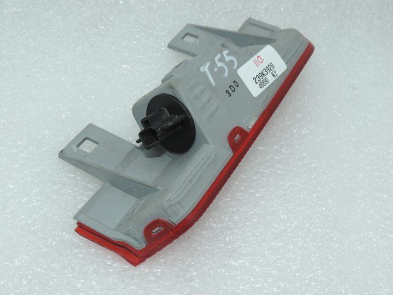 Oriģināls Toyota RAV4 II XA20 Trešais bremžu lukturis 8157049015B0 81570-49015-B0