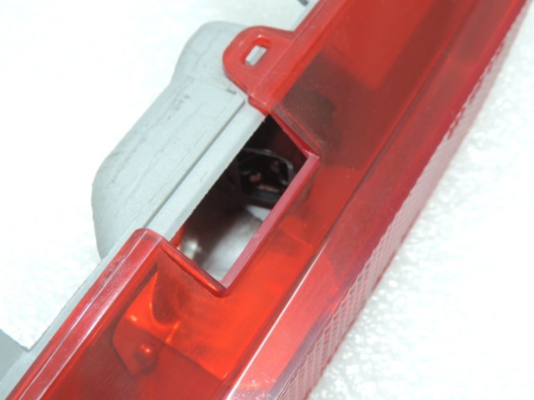 Oriģināls Toyota RAV4 II XA20 Trešais bremžu lukturis 8157049015B0 81570-49015-B0