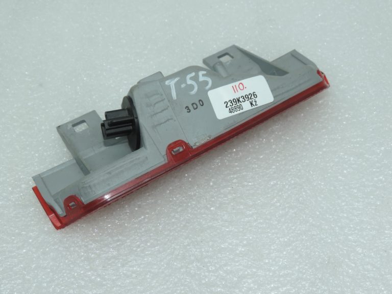 Oriģināls Toyota RAV4 II XA20 Trešais bremžu lukturis 8157049015B0 81570-49015-B0