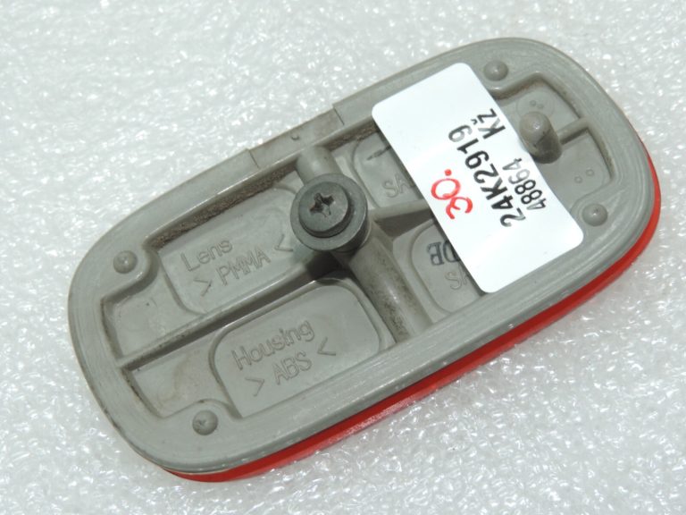 Toyota RAV4 II XA20 Oriģinālais labais/kreisais atstarotājs 8191042010 81910-42010