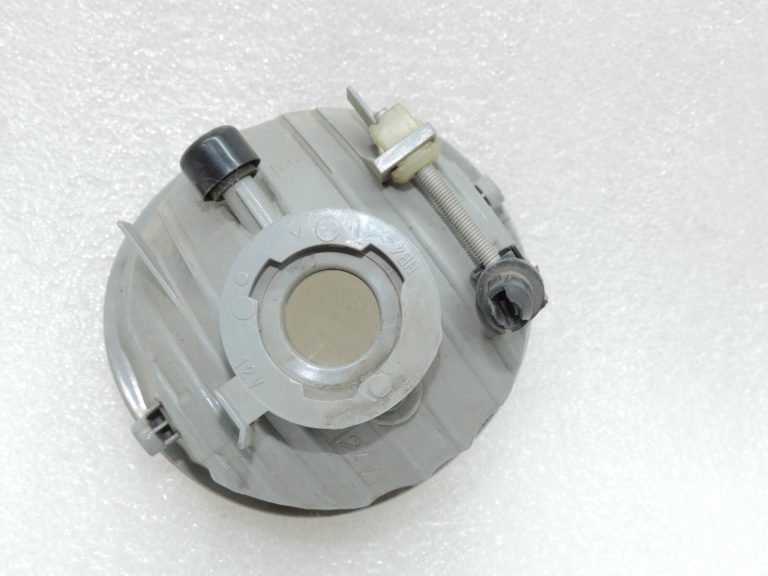 Oriģināls Toyota RAV4 II XA20 Facelift Priekšējais kreisais miglas lukturis 8122042050