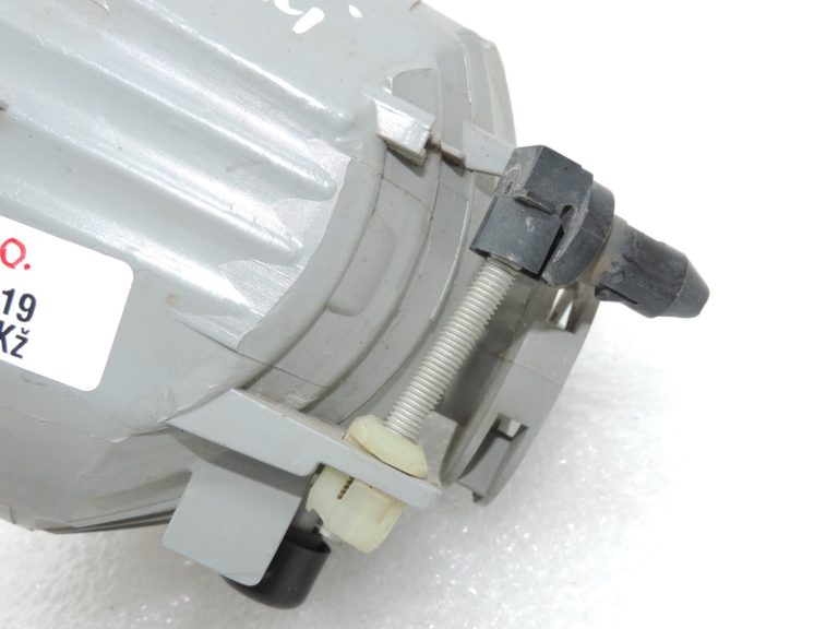 Oriģināls Toyota RAV4 II XA20 Facelift Priekšējais kreisais miglas lukturis 8122042050