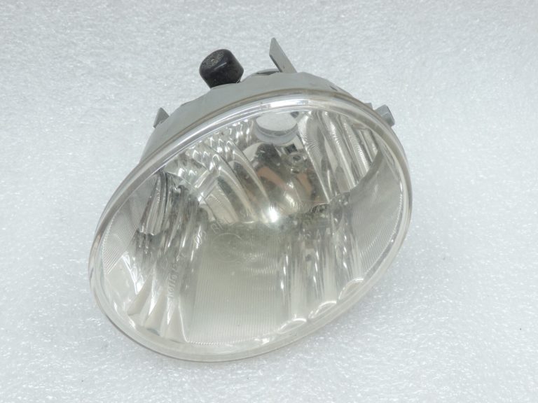 Oriģināls Toyota RAV4 II XA20 Facelift Priekšējais kreisais miglas lukturis 8122042050