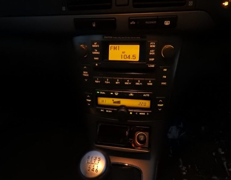 Toyota Avensis T25 CD Radio MP3 DAB WMA atskaņotājs CD atskaņotājs 86120-05130