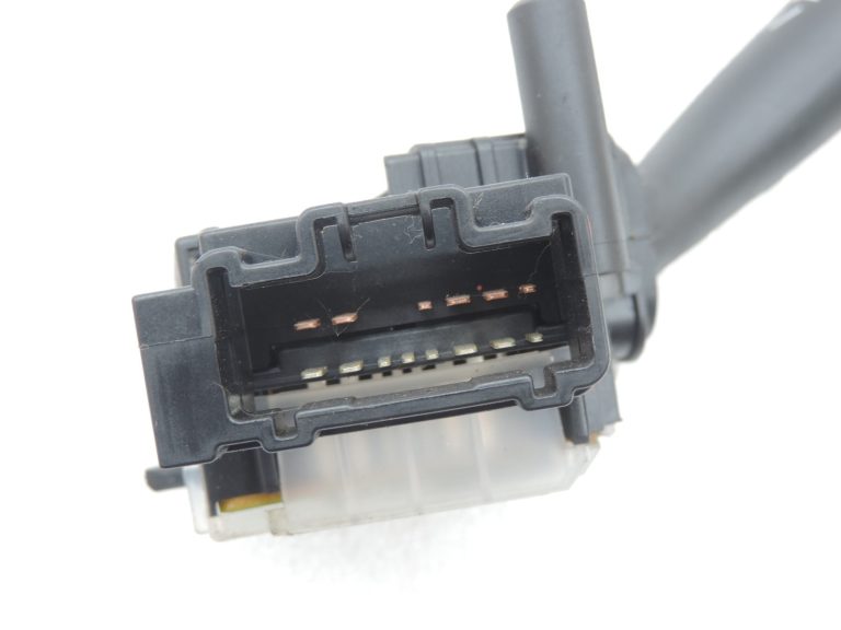 Oriģinālais Toyota Avensis T25 tīrītāju slēdzis stūres kolonnas slēdzis 8465205170