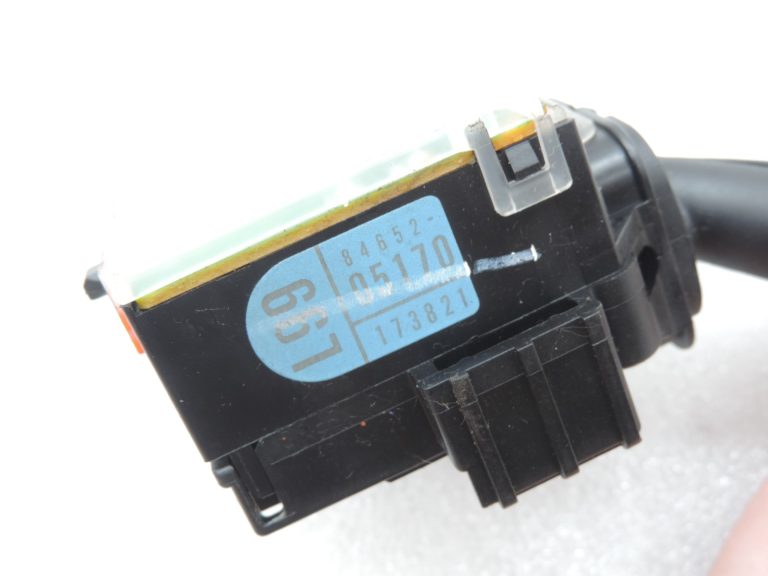 Oriģinālais Toyota Avensis T25 tīrītāju slēdzis stūres kolonnas slēdzis 8465205170