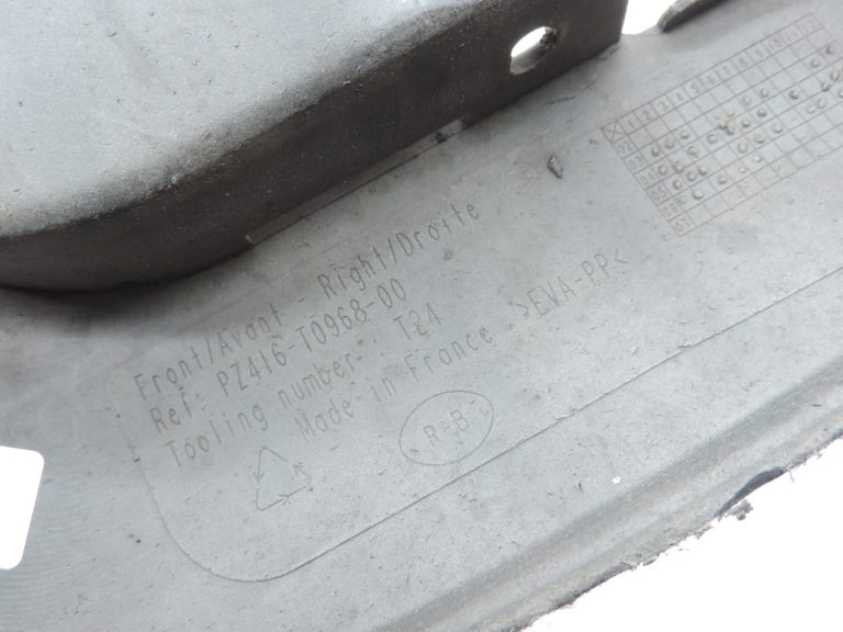Toyota Avensis T25 Priekšējais dubļu atloks priekšējais labais PZ416-T0968-00 PZ416T096800
