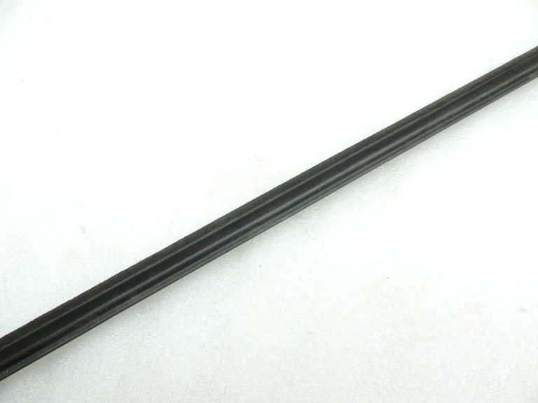 Toyota Avensis T25 Priekšējo kreiso durvju hromēta līstes 7572020491 75720-20491