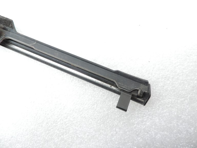 Toyota Avensis T25 Priekšējo kreiso durvju hromēta līstes 7572020491 75720-20491