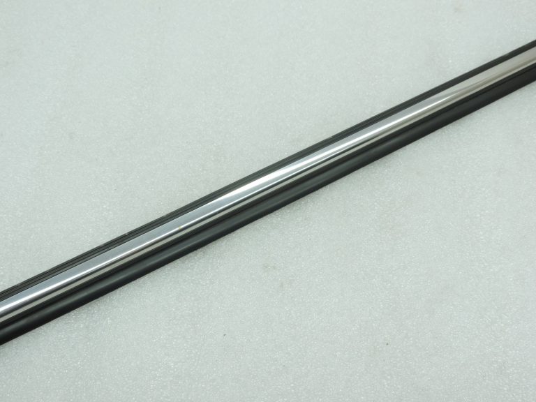 Toyota Avensis T25 Priekšējo kreiso durvju hromēta līstes 7572020491 75720-20491