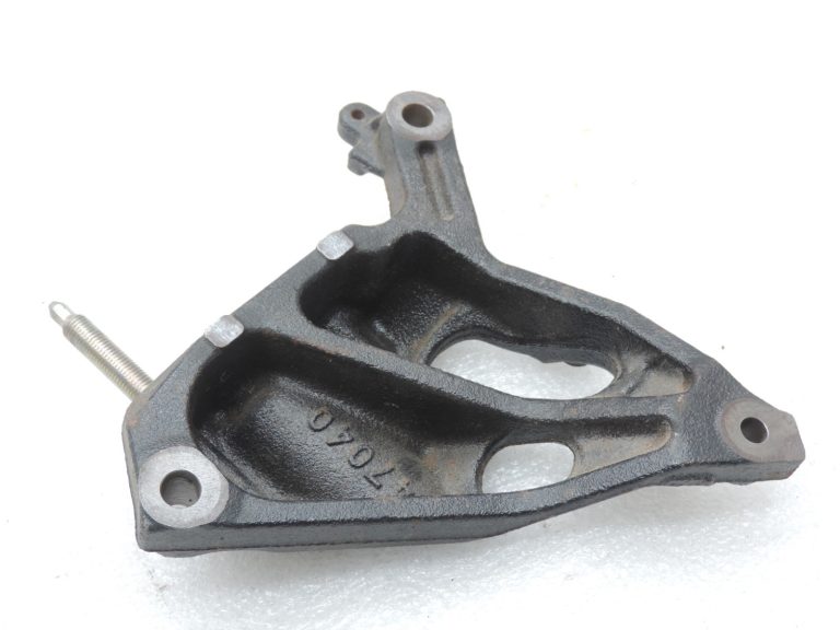 Oriģināls Toyota Yaris P13 1.3 VVT-i motora stiprinājums Motora stiprinājums 1231547040