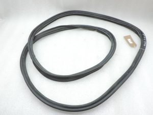 Oriģināls Toyota Yaris P13 aizmugurējo durvju blīvētājs 678810D070 67881-0D070