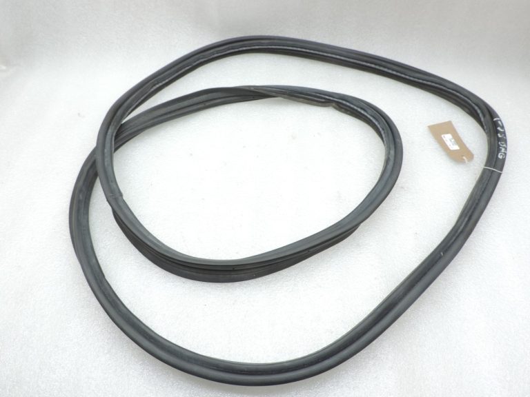 Oriģināls Toyota Yaris P13 aizmugurējo durvju blīvētājs 678810D070 67881-0D070