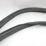 Oriģināls Toyota Yaris P13 aizmugurējo durvju blīvētājs 678810D070 67881-0D070