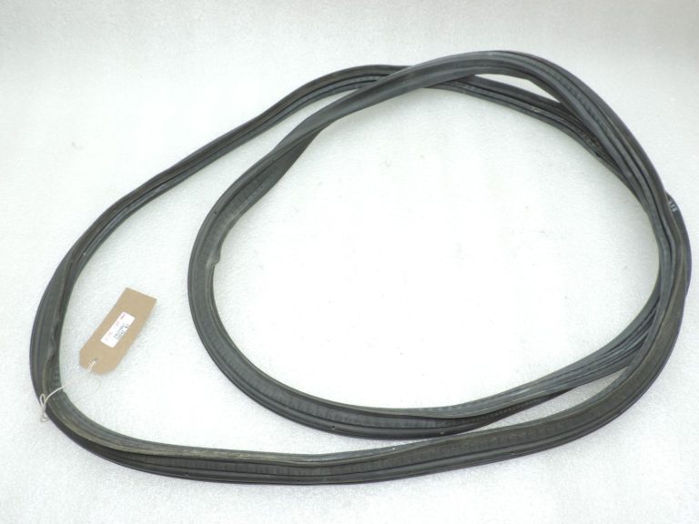 Oriģināls Toyota Yaris P13 aizmugurējo durvju blīvētājs 678810D070 67881-0D070