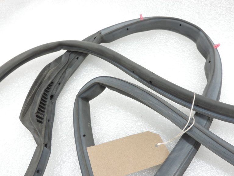 Oriģināls Toyota Yaris P13 durvju blīvējums priekšējais kreisais 678620D120 678620D121