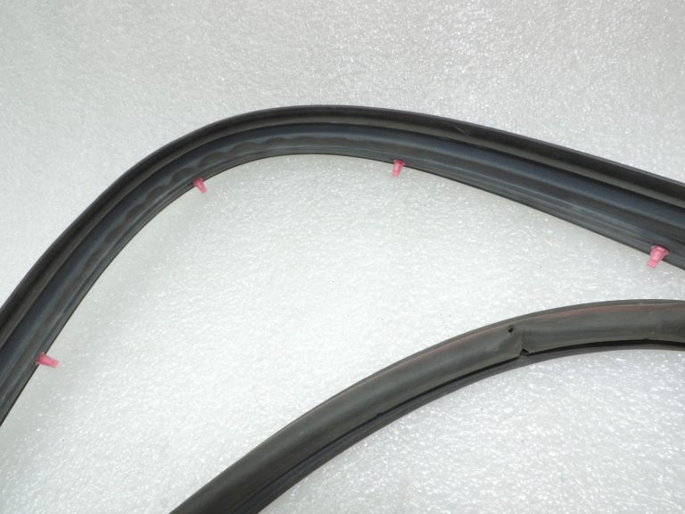 Oriģināls Toyota Yaris P13 durvju blīvējums priekšējais kreisais 678620D120 678620D121